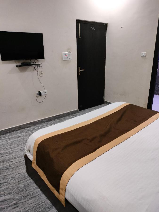 Hotel Hirapanna Bareilly Eksteriør billede