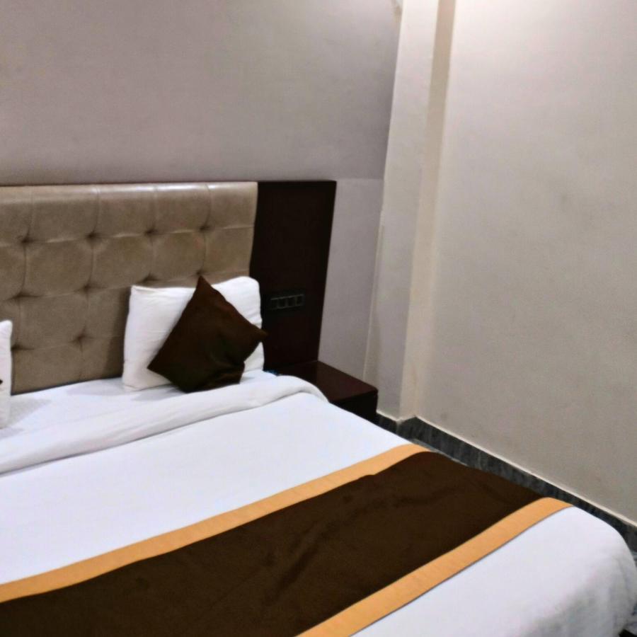 Hotel Hirapanna Bareilly Eksteriør billede